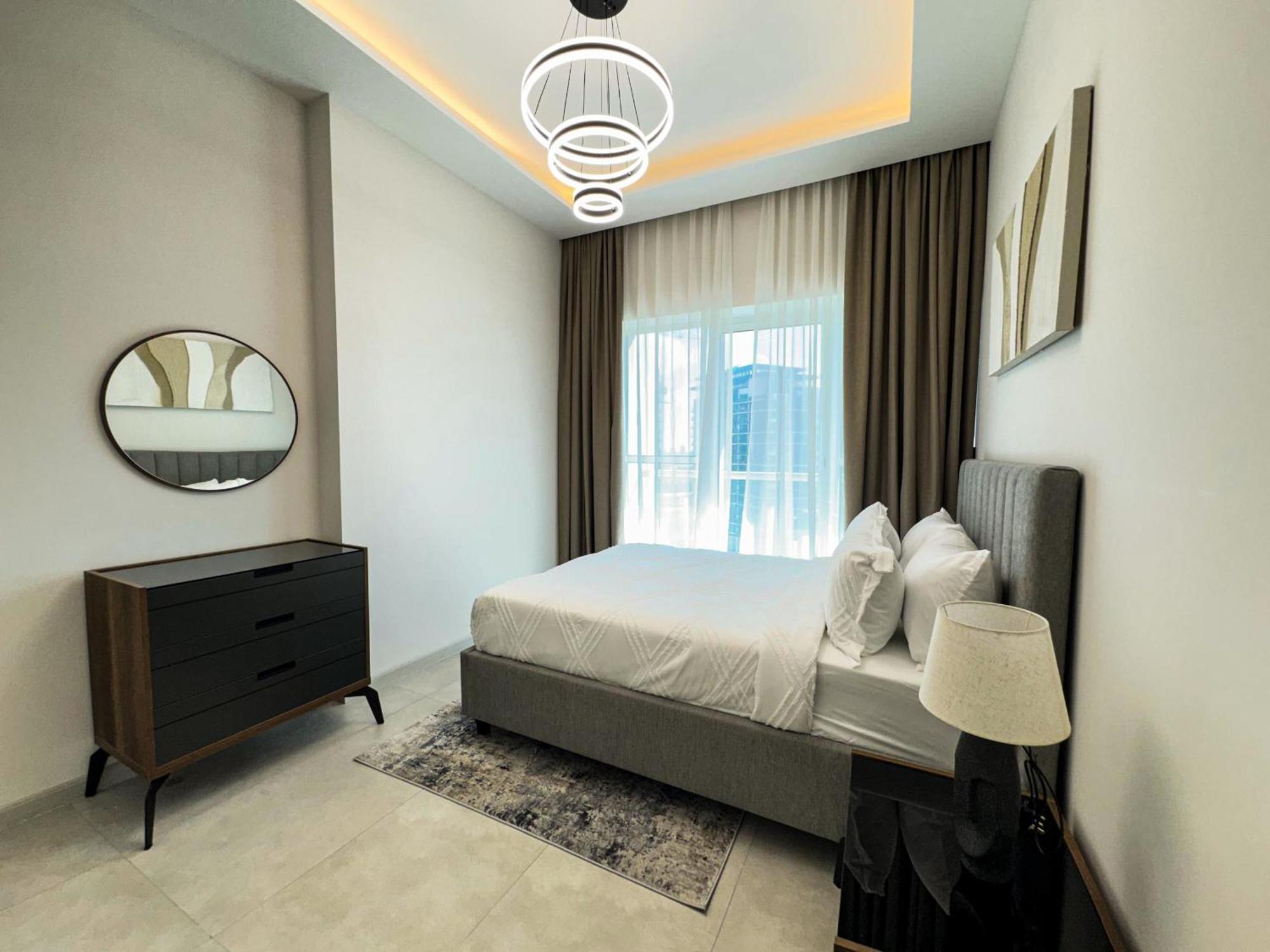 Luxury One-bedroom With Partial Burj Khalifa View - By Sqtourism Apartment *