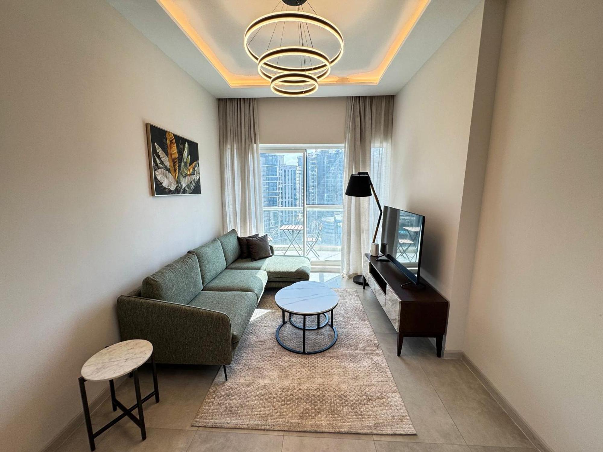 Luxury One-bedroom With Partial Burj Khalifa View - By Sqtourism * Dubai