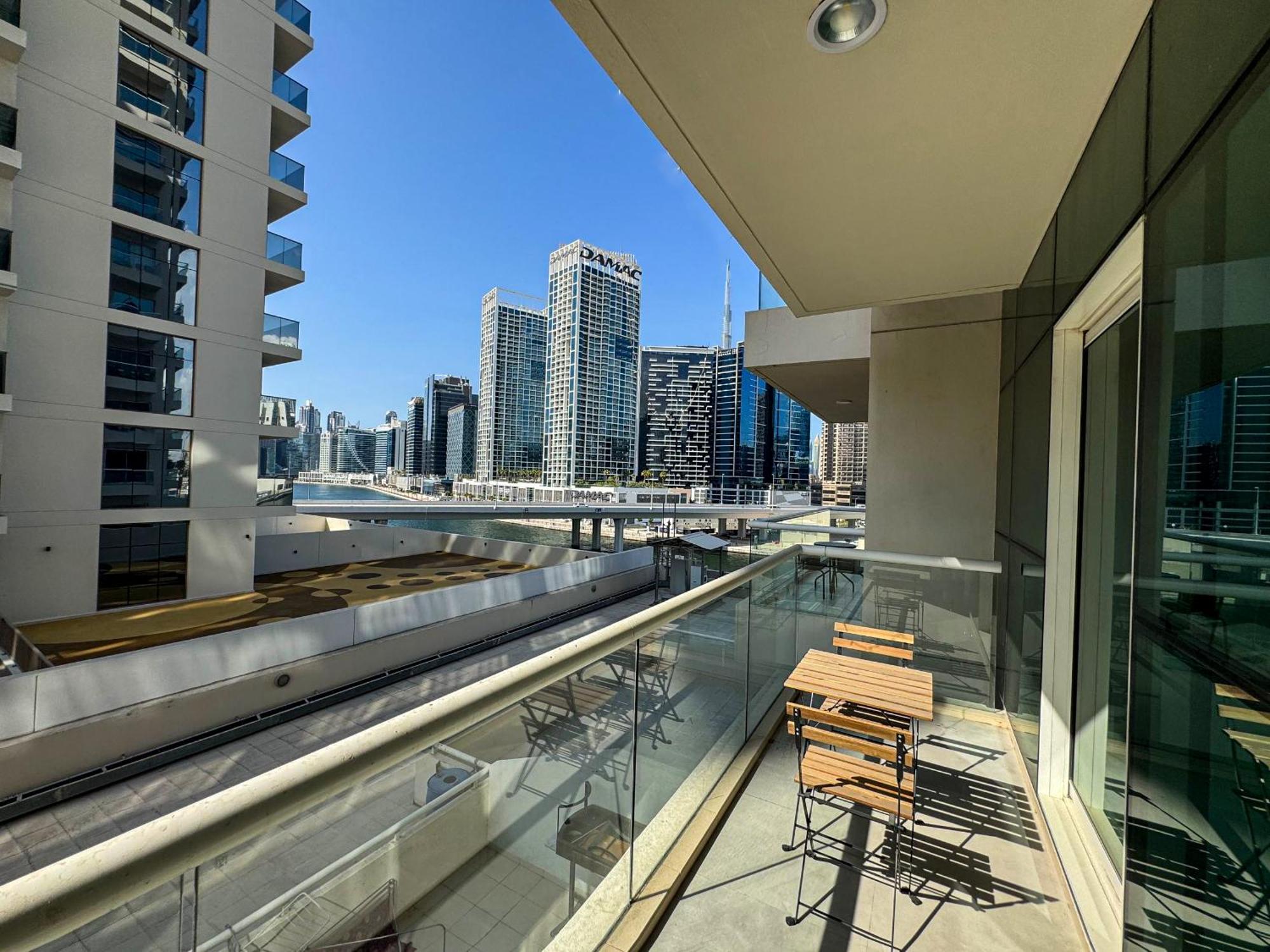 Apartment Luxury One-bedroom With Partial Burj Khalifa View - By Sqtourism Dubai
