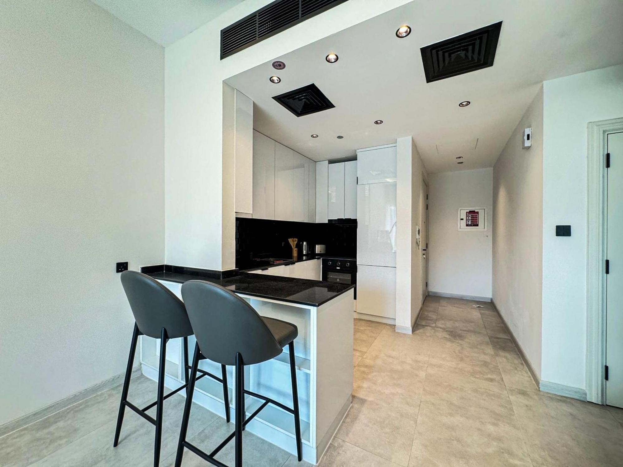 Luxury One-bedroom With Partial Burj Khalifa View - By Sqtourism